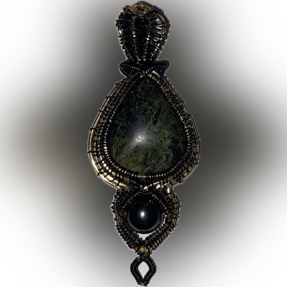 Epidote pendant - Picture 6 of 10